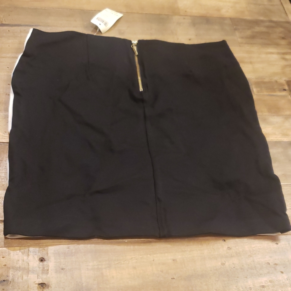 Skirt , M